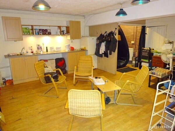 HAIR & BEAUTY SALON FOR SALE PAISLEY Photo 7