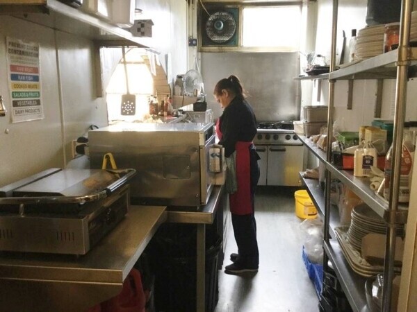 Busy Delicatessen/Bistro/Restaurant Photo 7