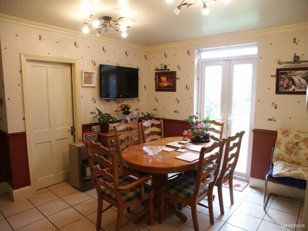 High Profits Store & Post Office With Substantial Home Photo 7