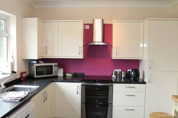 FREEHOLD VILLAGE STORE / NEWSAGENT WITH ADJOINING 3 BEDROOM BUNGALOW LARGE GARDEN WITH FISHING LAKE Photo 7