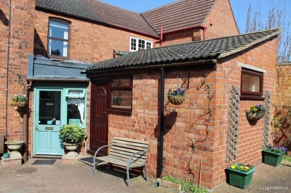 INVESTMENT OPPORTUNITY FORMER GUEST HOUSE EXCELLENT VALUE DOMESTIC OR COMMERCIAL Photo 7