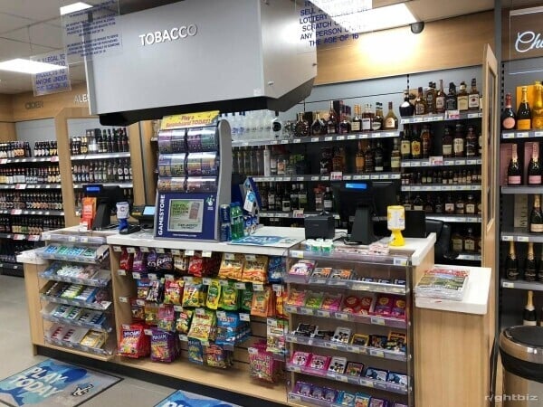 Long established thriving off licence and convenience store in a VERY busy shopping parade. Photo 7