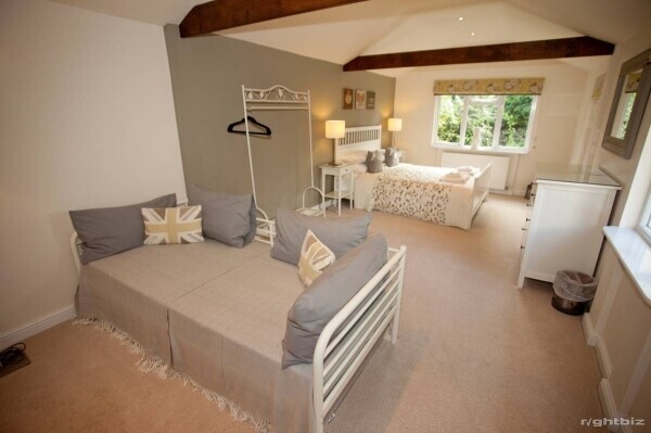 LUXURY INNOVATIVE ACCOMMODATION CONCEPT,  2 BEAUTIFULLY PRESENTED PROPERTIES  A  UNIQUE OPPORTUNITY. Photo 7