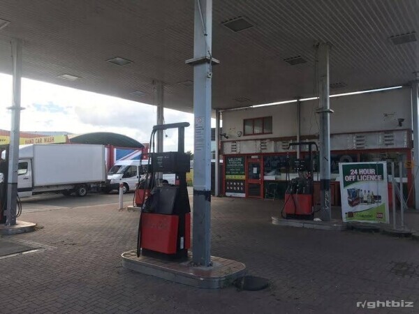 *TEXACO PETROL STATION FOR RENT* With 4 x Filling Pumps - Double Sided *With Convince Store* Photo 7