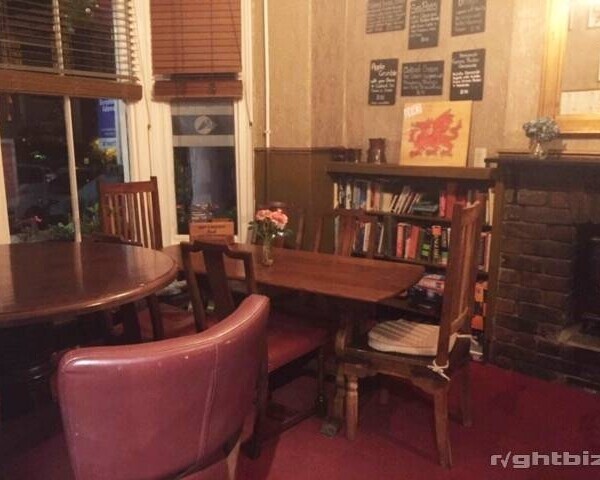 Llyn Peninsula. Coastal Town Centre Free House Photo 7