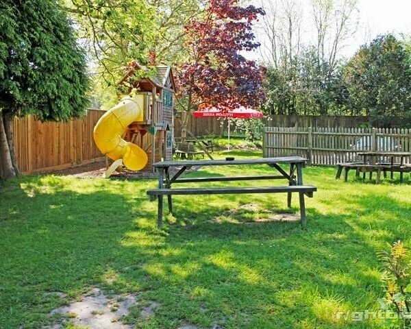 EAST SUSSEX - SUBSTANTIAL ROADSIDE PUB Photo 7