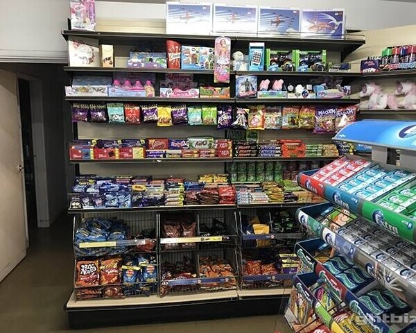 NEWSAGENTS WITH 2 BEDROOM FLAT - WARWICKSHIRE Photo 7