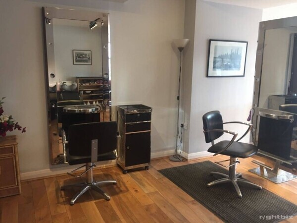 FREEHOLD HAIR SALON WITH ACCOMMODATION, KENT Photo 7