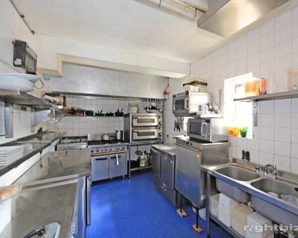 TYNE & WEAR - SUBSTANTIAL PROPERTY IN LARGE SITE Photo 7