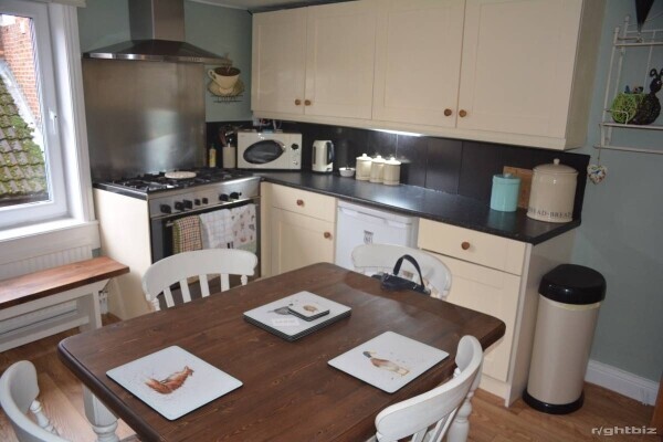 Established Quality Ladies Dress Agency Business for sale with 2 bedroom living accommodation Photo 7