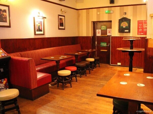 LONDON - POPULAR LIVE MUSIC & SPORTS BAR Photo 7