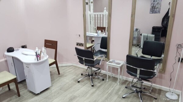 Thriving hair & nail salon on the outskirts of Chester. Beautifully furnished. Clients ready Photo 7
