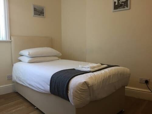 Public House for sale in Widnes Photo 7