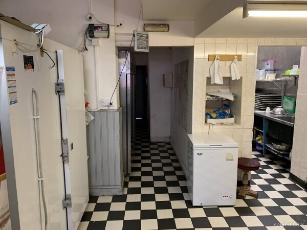 We have a very good location pizza takeaway with a two oven and also it has another kitchen Photo 7