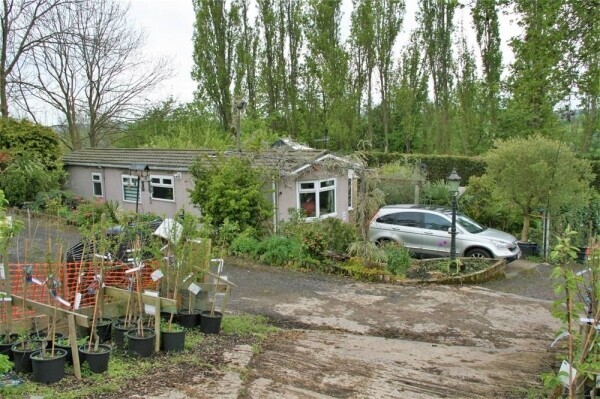 Garden Centre & Horticulture For Sale in Liversedge Photo 7