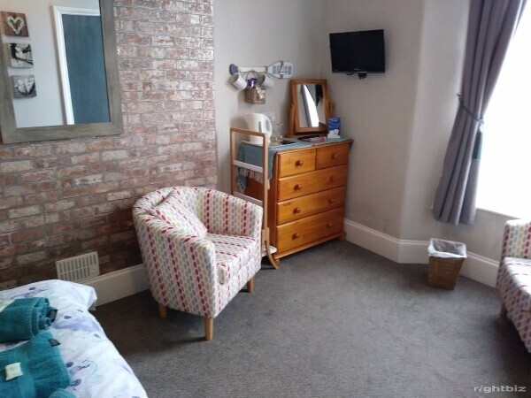 B&B Tenby, Pembrokeshire. 5 en-suite guest rooms. Owners accommodation with potential art studio. Photo 7