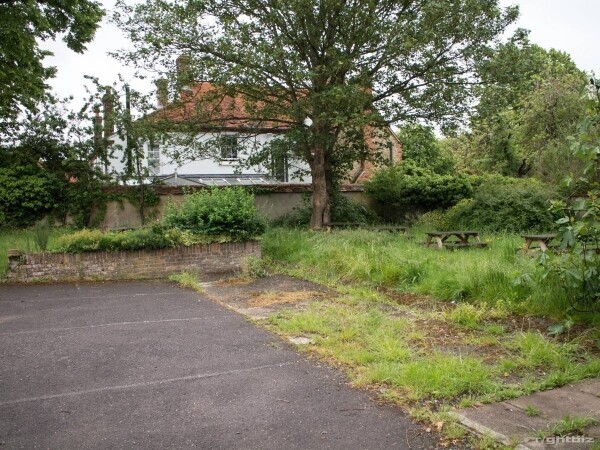 BUCKINGHAMSHIRE - VILLAGE FREEHOUSE Photo 7