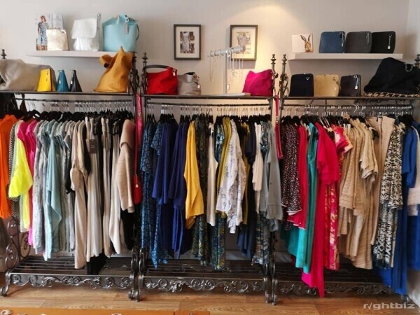 PRICE REDUCED FOR SWIFT SALE Ladies Fashion Boutique - prime location, BILLINGSHURST Photo 6
