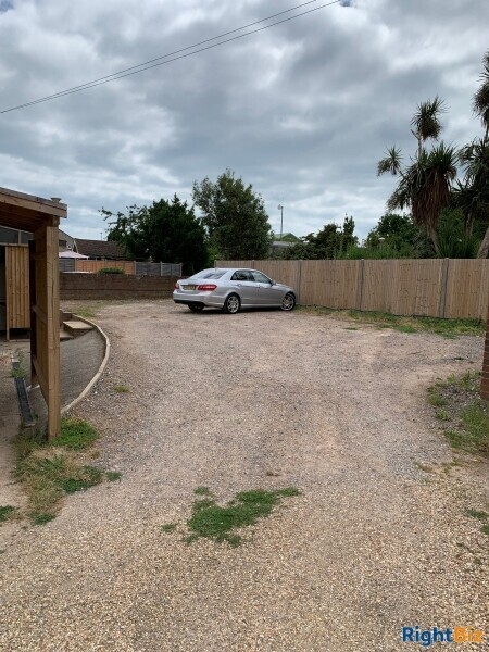 Freehold for sales - Licenced Restaurant, adjoining shop and two 2 bed flats in Hayling Island Photo 7
