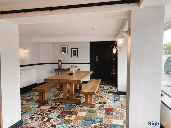 Amazing refurbished modern restaurant, potential to increase opening times and revenue. Photo 7