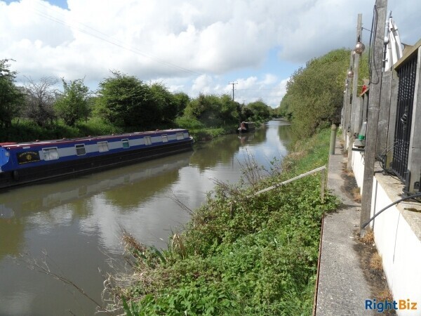 Wiltshire Canal Side Public House Photo 7