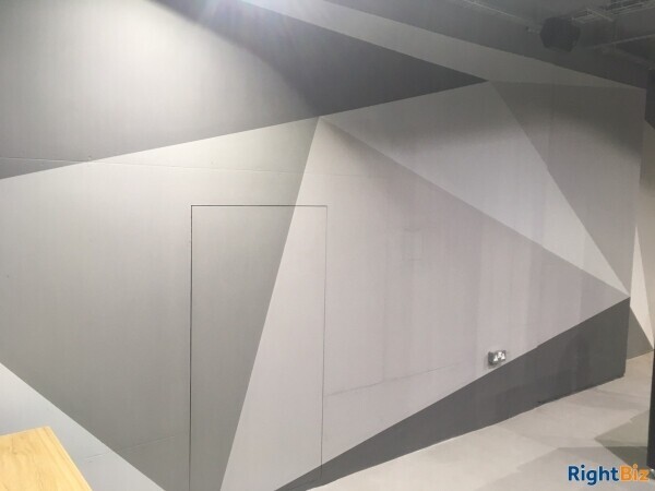 Modern industrial hair salon in Oval. Has  Been open over 3 years. It’s double front, nice park view. Photo 7