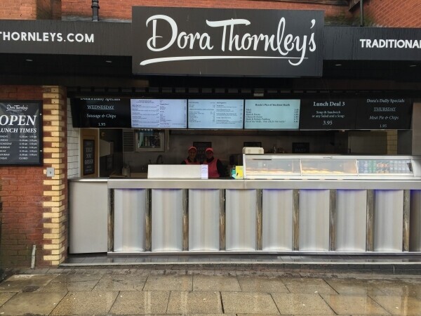 Takeaway Ready to Trade busy town centre location no business rates Photo 5
