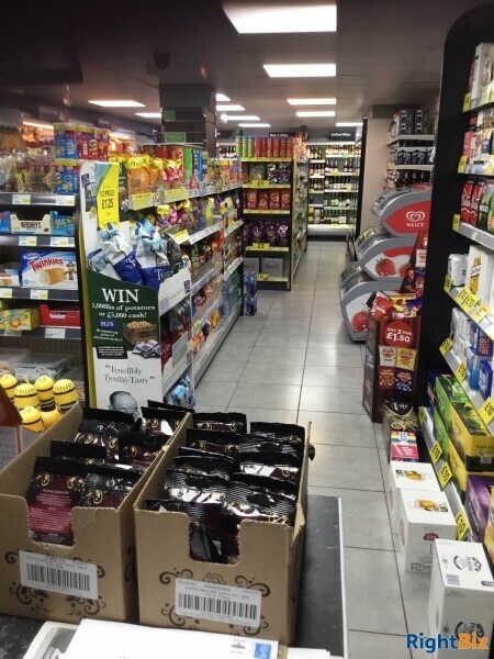Well Fitted Self Service Convenience Store Photo 7