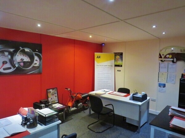 Long Established Car Sales Showroom and MOT Garage Photo 7