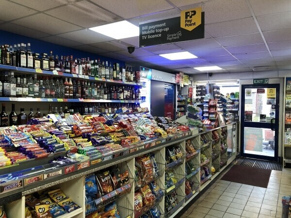 Convenience & Off Licence with 5 Bed Property Sales £16,000 Weekly Photo 7