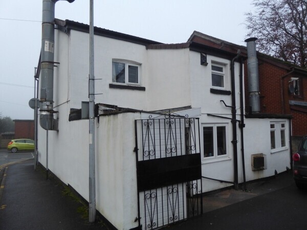 Freehold A5 Commercial Premises with 4 bedroom flat Takeaway Potential Restaurant Business For Sale Photo 7