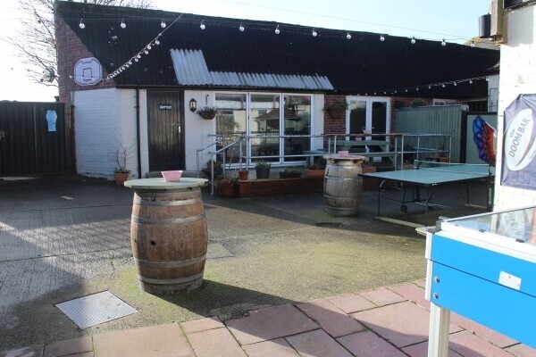 Somerset Free House on Market Square of large Village Photo 7
