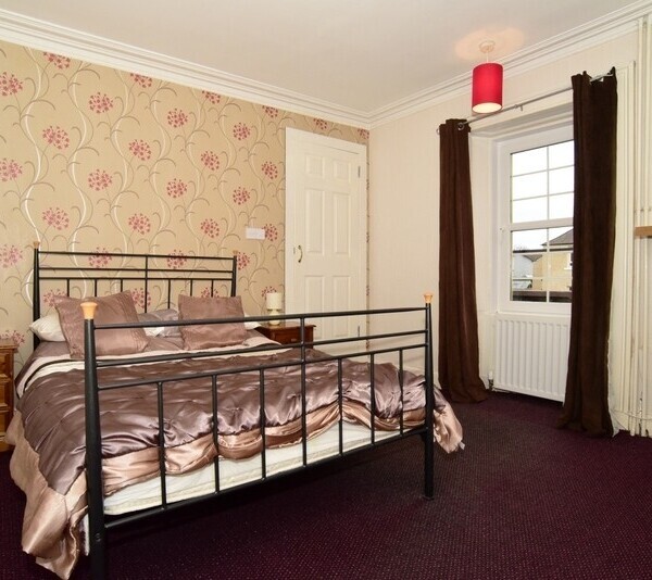 Outstanding 9-Bedroom Village Inn Situated in Angus Photo 7