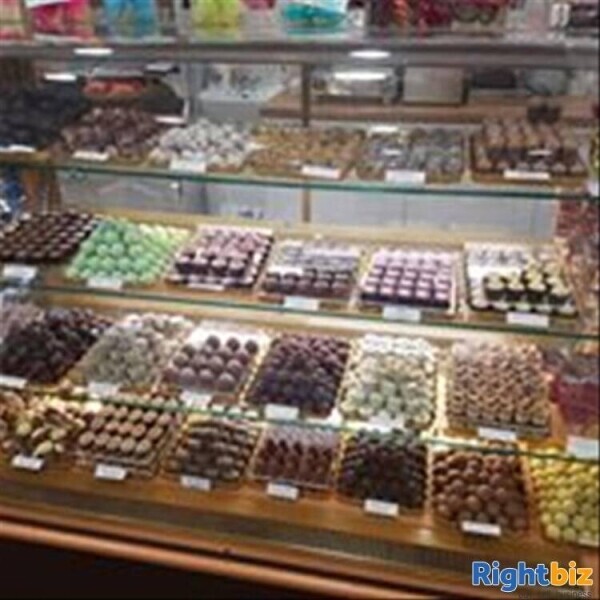 Under Offer: Tearoom With Coffee Bar, Ice Cream Parlour And Chocolate Shop - Hampshire Photo 7