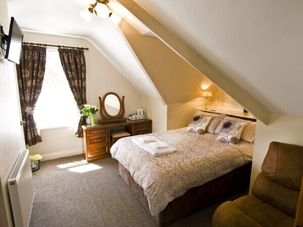 LINCOLNSHIRE COAST - ESTABLISHED PROFIT MAKING 8 BEDROOM GUESTHOUSE Photo 7