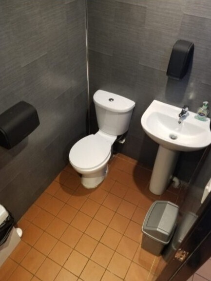 Restaurant/Takeaway lease for sale in Strathbungo Photo 7