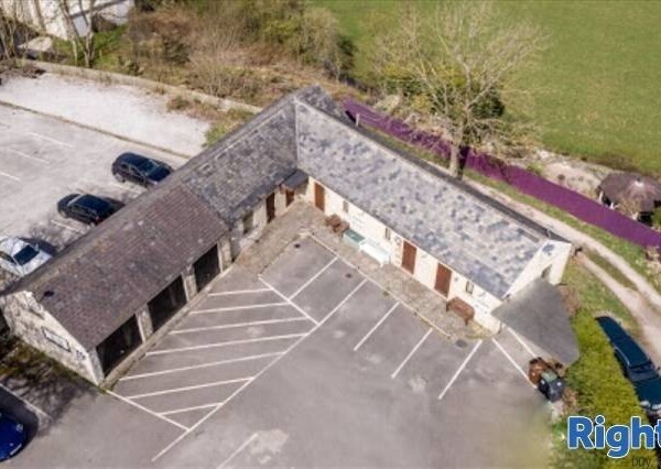 CHARMING FREEHOLD HOLIDAY LETS IN CASTLETON TOWN CENTRE Photo 7