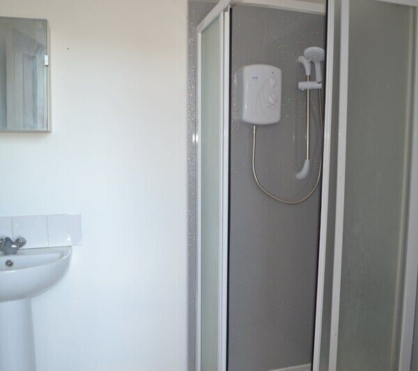 FREEHOLD FOR SALE! Do not miss out on this fantastic opportunity to invest in this well established Photo 7