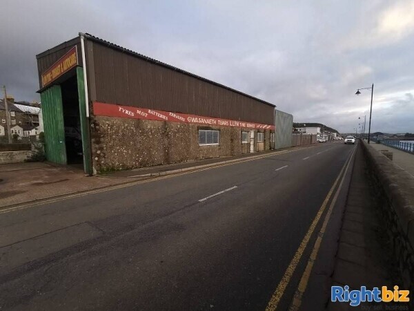 Well known traditional garage for sale Photo 7