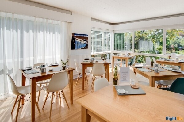 SUPERB 10 BED GUEST HOUSE - CHICHESTER Photo 7