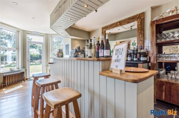 Immaculate Hotel on the North Cornish Coastline For Sale in Perranporth Photo 7