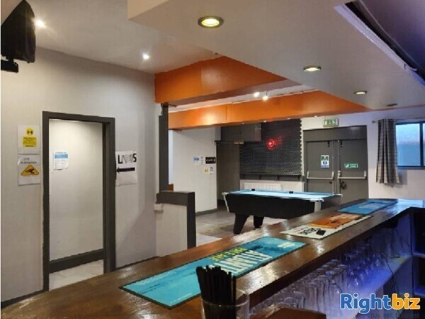 Newly established Free of Ties public house Photo 7