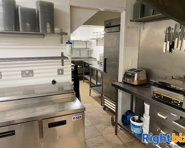 SUPERB CAFE BAR/BISTRO OPPORTUNITY - WEST YORKS TOWN Photo 7