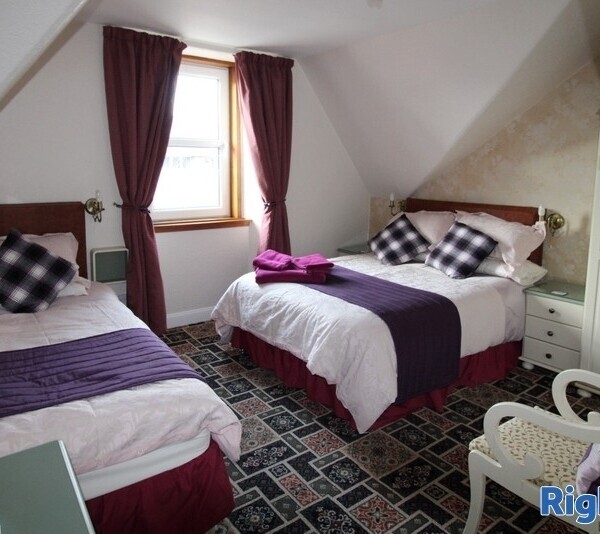 Excellent 5-Bedroom Guest House in Perth Photo 7