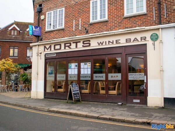 SURREY - CENTRAL WALTON-ON-THAMES WINE BAR/RESTAURANT Photo 7