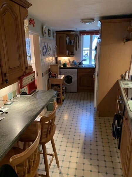 SHOP PREMISES prime central location WOTTON-UNDER-EDGE Photo 7