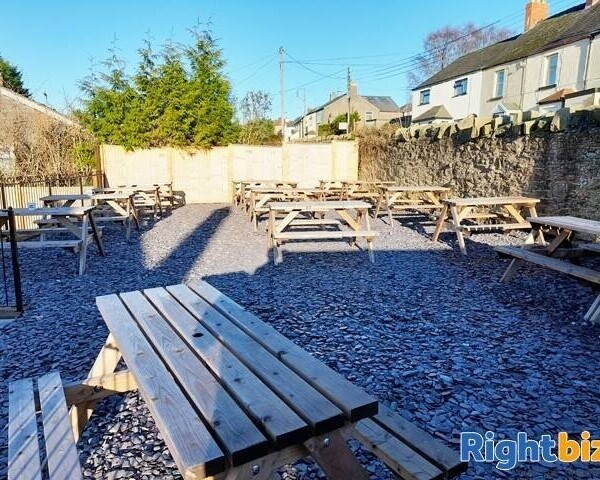 GLOUCESTERSHIRE - TRADITIONAL COMMUNITY PUBLIC HOUSE IN BUSY FOREST OF DEAN TOWN Photo 7