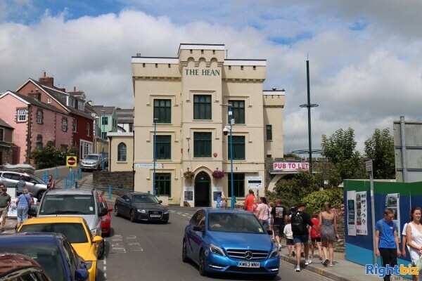SAUNDERSFOOT BEACH FRONT - TRADITIONAL PUB OVERLOOKING SAUNDERSFOOT BEACH Photo 7