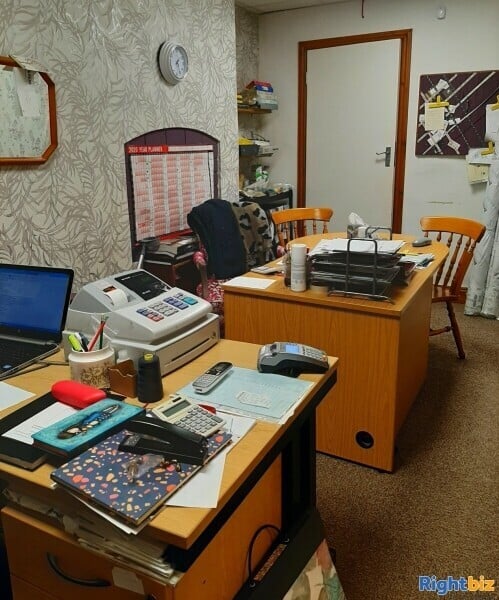 Fully Equipped Furnishing and Curtain Business for Sale in Sheffield, Spacious Premise Photo 7