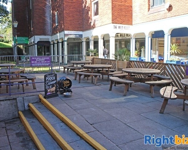 KENT - HISTORIC MEDWAY TOWN CENTRE BAR FOR SALE Photo 7